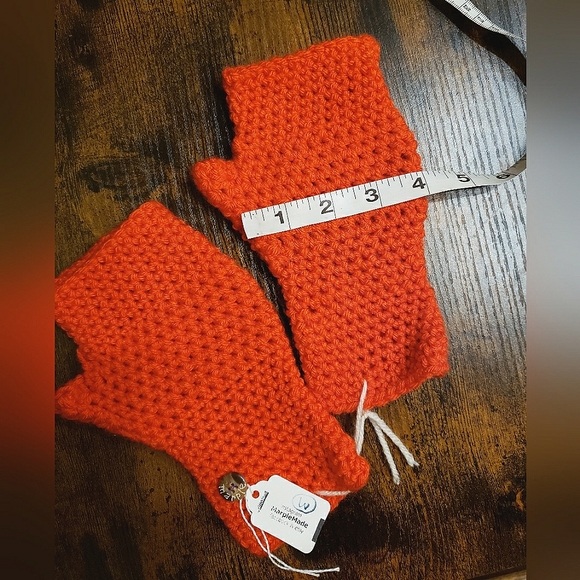 NWT* Handmade Fingerless gloves 💜 MarpleMade Designs, fitted, soft acrylic, red - Picture 4 of 5